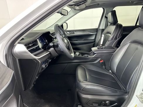 Used 2023 Jeep Grand Cherokee 4WD 4xe image 11