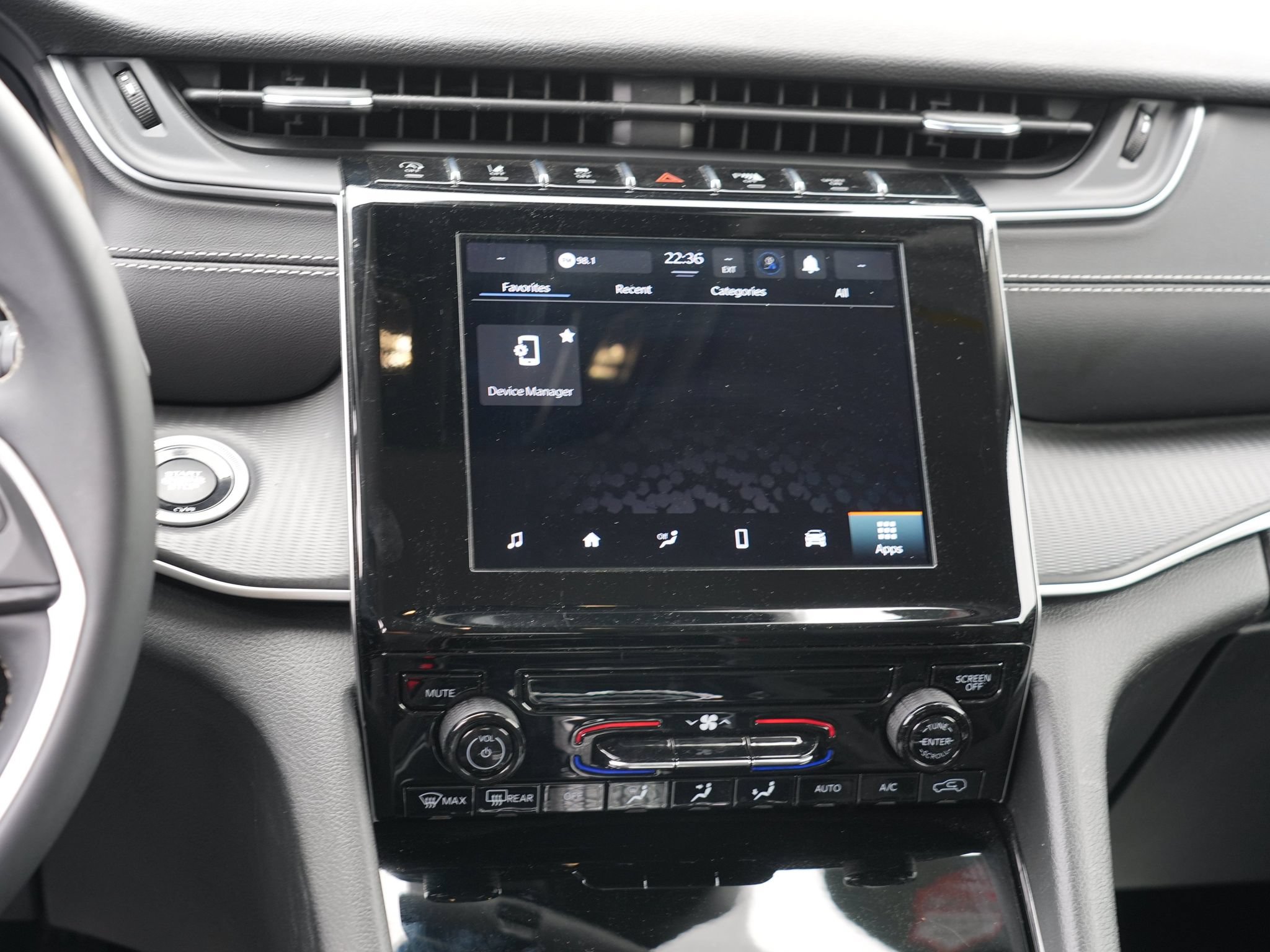 Used 2023 Jeep Grand Cherokee Laredo AWD/4WD image 22