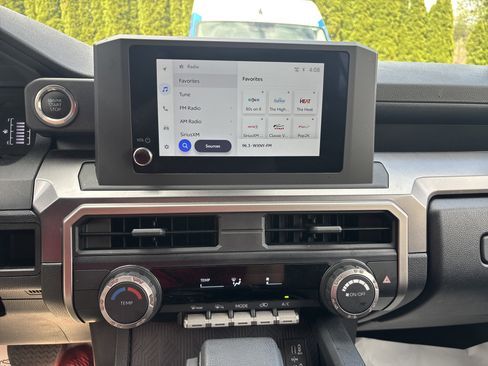 Certified 2025 Toyota 4Runner SR5 AWD/4WD image 25