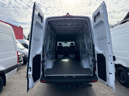 Used 2025 Mercedes-Benz Sprinter 2500 image 24