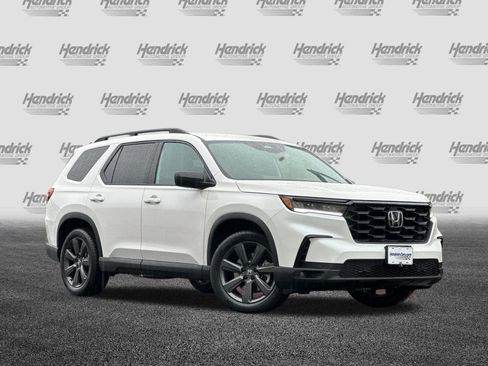 Used 2025 Honda Pilot Sport image 2