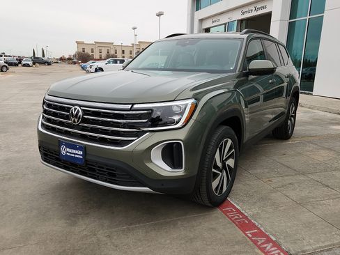 New 2026 Volkswagen Atlas SE image 3