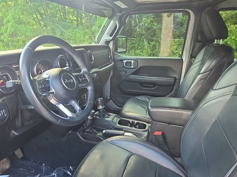 Used 2018 Jeep Wrangler Unlimited Sahara AWD/4WD image 11