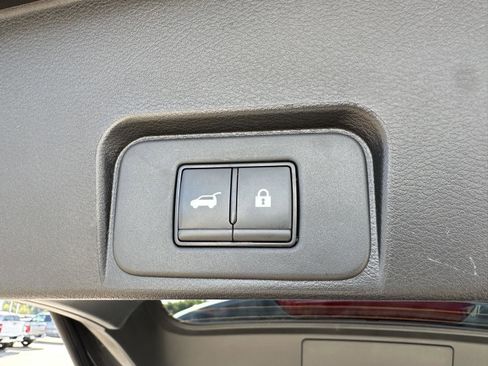 Used 2024 Nissan Rogue SV image 8