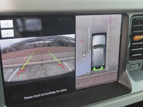 Used 2023 Ford Bronco Badlands image 19