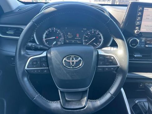 Used 2022 Toyota Highlander XLE AWD/4WD image 34