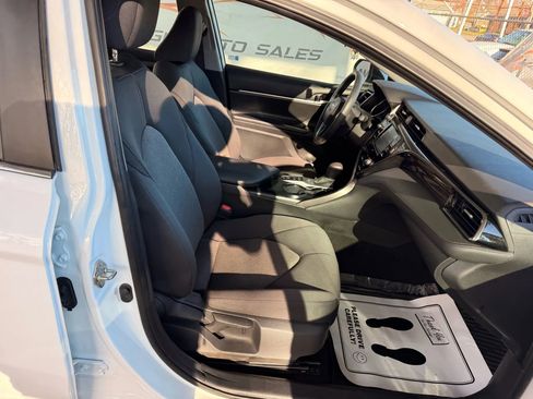 Used 2020 Toyota Camry LE image 25
