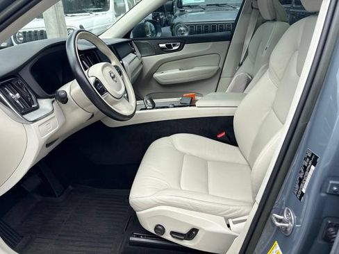 Used 2023 Volvo XC60 B5 Plus AWD/4WD image 6