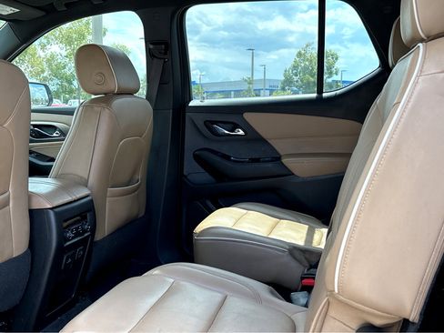 Used 2023 Chevrolet Traverse Premier image 17