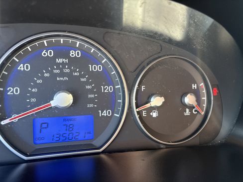 Used 2012 Hyundai Santa Fe GLS FWD image 12