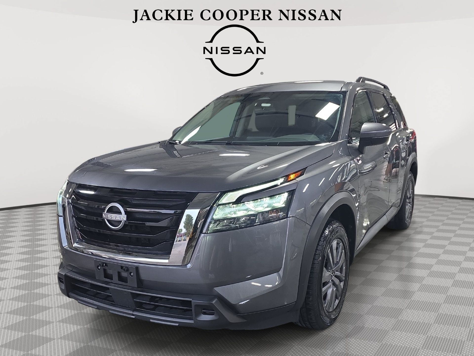 Used 2025 Nissan Pathfinder SV FWD image 1