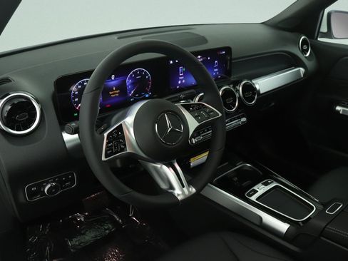 New 2026 Mercedes-Benz GLB 250 image 4