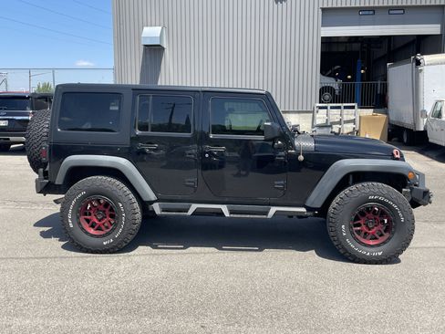 Used 2016 Jeep Wrangler Unlimited Sport AWD/4WD image 3