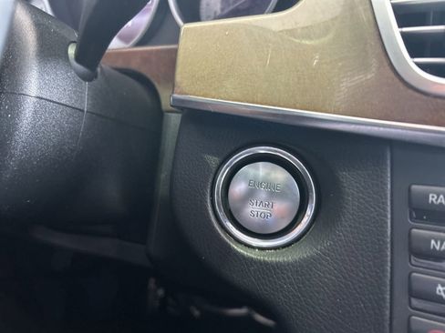 Used 2014 Mercedes-Benz E 550 4MATIC Sedan image 43