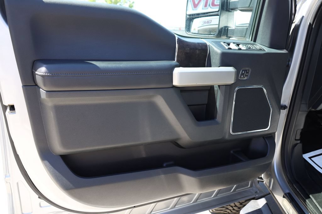 Used 2022 Ford F350 Lariat w/ Black Appearance Package AWD/4WD image 10