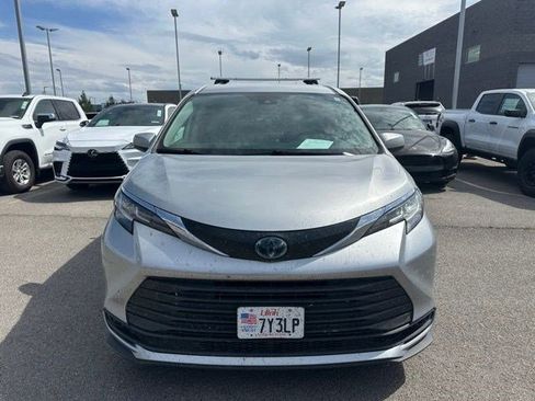 Used 2021 Toyota Sienna LE FWD image 9