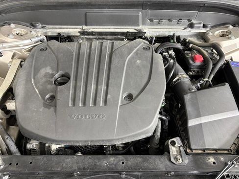 Used 2023 Volvo XC60 B5 Plus image 39