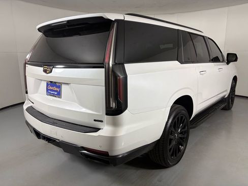 Used 2022 Cadillac Escalade ESV Luxury image 10