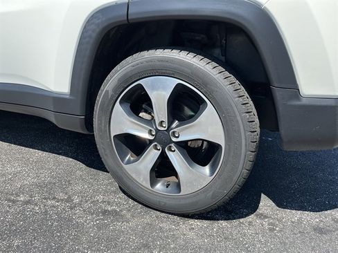 Used 2018 Jeep Compass Latitude w/ Popular Equipment Group AWD/4WD image 11