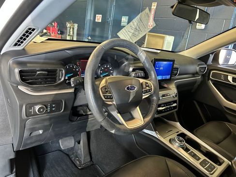 Certified 2021 Ford Explorer XLT w/ Equipment Group 202A image 10