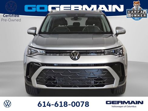 Certified 2025 Volkswagen Taos SE w/ Panoramic Sunroof Package AWD/4WD image 2
