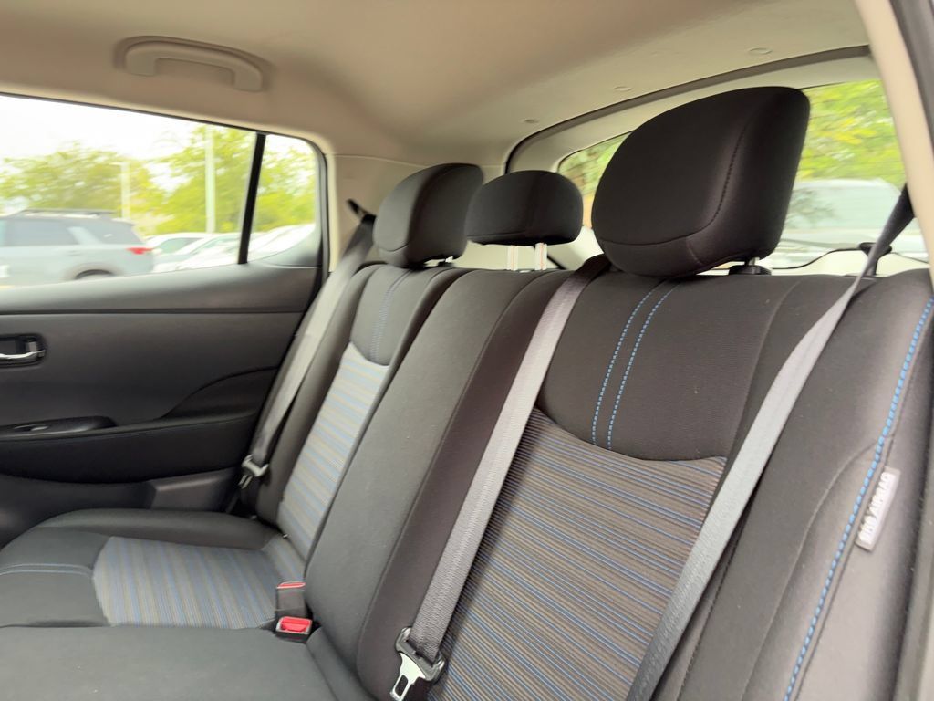 Used 2025 Nissan Leaf S FWD image 25