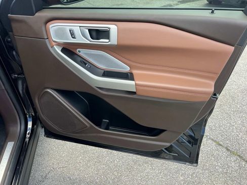 Certified 2022 Ford Explorer King Ranch w/ Premium Technology Package image 14