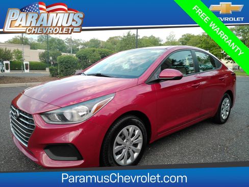 Used 2022 Hyundai Accent SE w/ Cargo Package FWD image 1