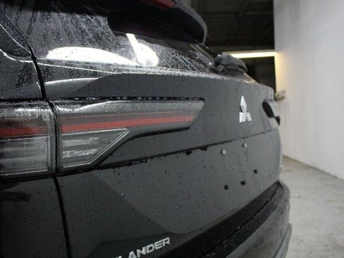 New 2025 Mitsubishi Outlander SE image 4