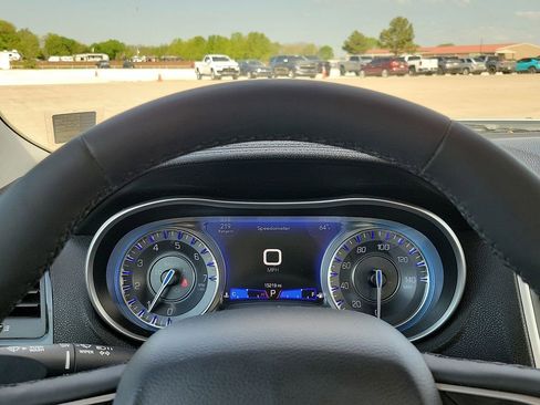 Used 2023 Chrysler 300 Touring w/ Sport Appearance Package RWD image 18