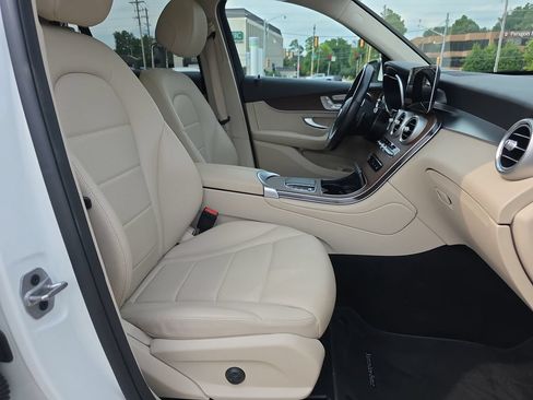 Certified 2022 Mercedes-Benz GLC 300 4MATIC w/ Premium Package Lite image 16