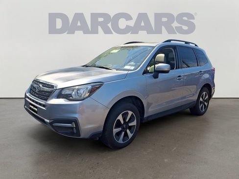 Used 2017 Subaru Forester 2.5i Limited AWD/4WD image 3