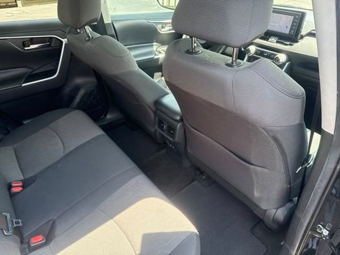 Used 2019 Toyota RAV4 XLE w/ Convenience Package FWD image 17