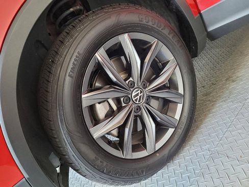 Used 2022 Volkswagen Tiguan SE FWD image 31
