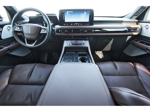 Used 2025 Lincoln Aviator Reserve w/ Equipment Group 201A AWD/4WD image 10