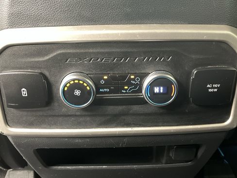 Used 2024 Ford Expedition XLT image 14