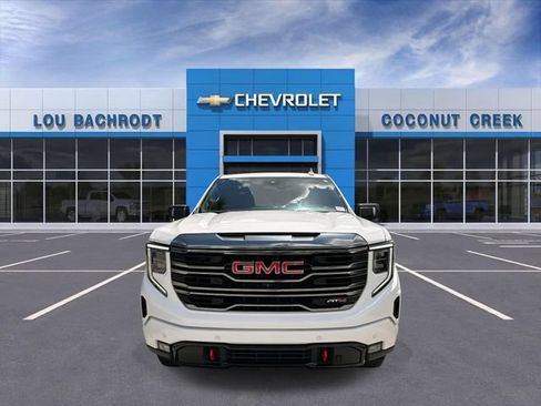 Used 2022 GMC Sierra 1500 AT4 w/ AT4 Premium Package AWD/4WD image 3