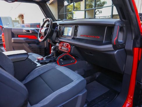 Used 2022 Ford Bronco 2-Door w/ Sasquatch Package image 11
