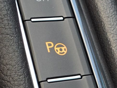 Used 2024 Volkswagen Tiguan SEL R-Line AWD/4WD image 19