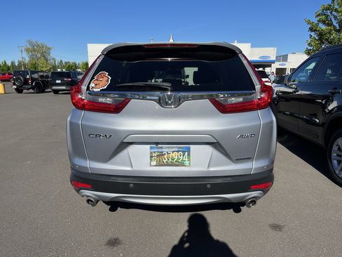 Used 2018 Honda CR-V Touring image 4