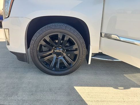Used 2016 Cadillac Escalade Luxury RWD image 8