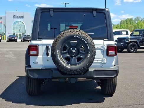 Used 2018 Jeep Wrangler Unlimited Sport AWD/4WD image 8