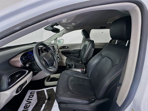 Used 2018 Chrysler Pacifica Touring Plus w/ Tire & Wheel Group image 20