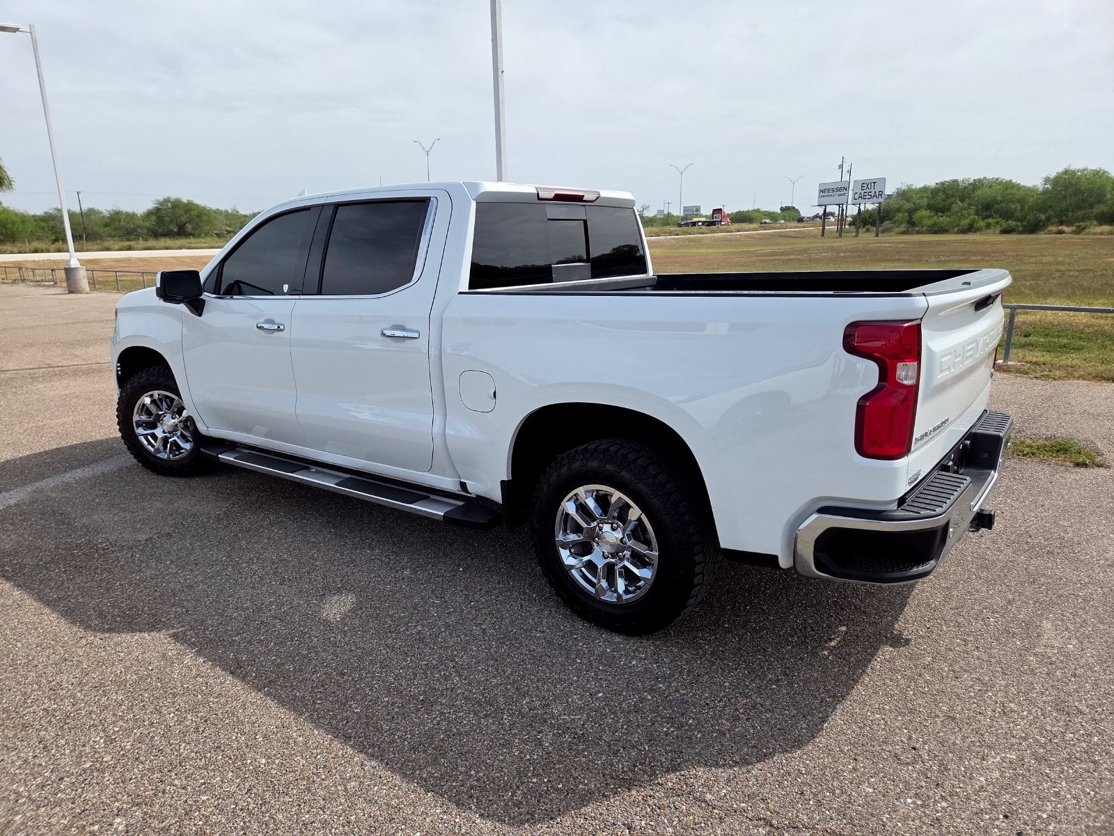 Used 2025 Chevrolet Silverado 1500 LTZ w/ Z71 Off-Road Package AWD/4WD image 5