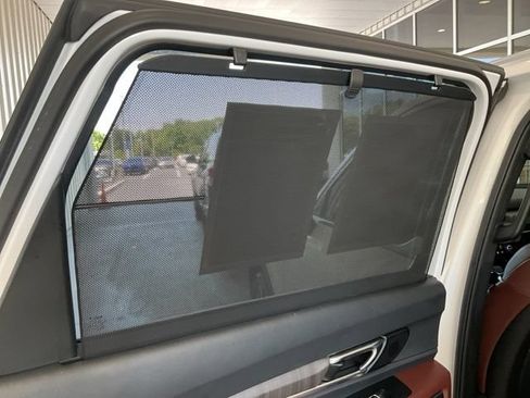 Used 2024 Kia Telluride SX w/ Towing Package FWD image 20