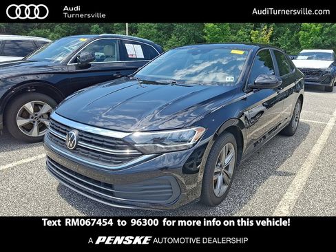Used 2024 Volkswagen Jetta SE FWD image 1