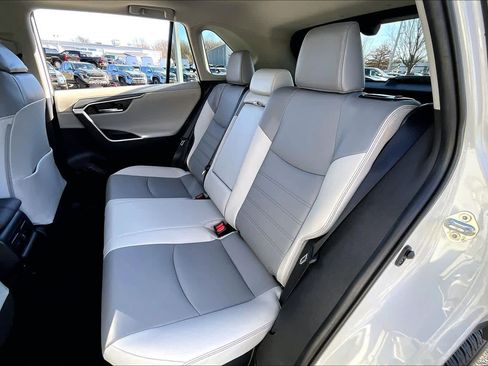 Used 2021 Toyota RAV4 Limited image 19