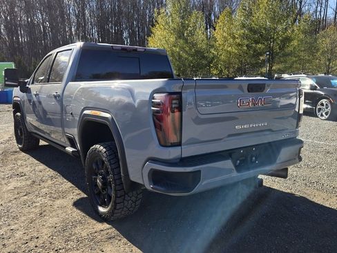 Used 2024 GMC Sierra 2500 AT4 w/ Technology Package image 5