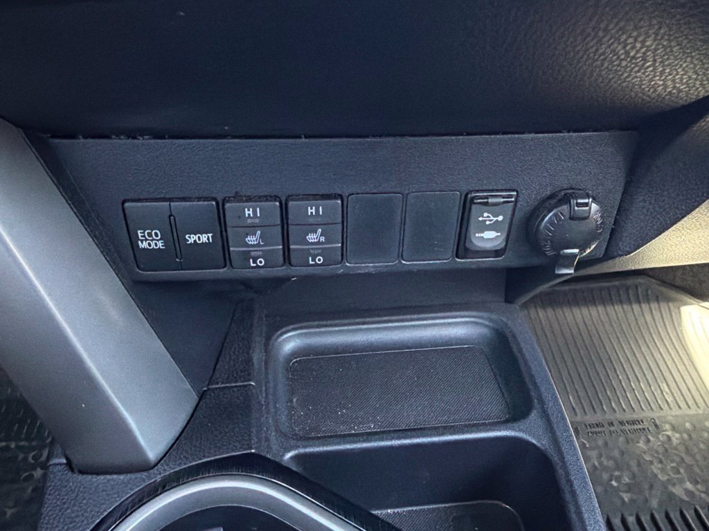 Used 2016 Toyota RAV4 Limited AWD/4WD image 28