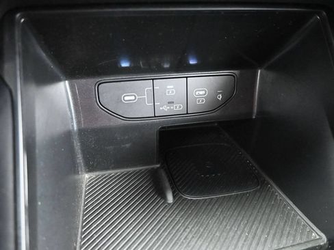 Used 2024 Kia Sorento S FWD image 31